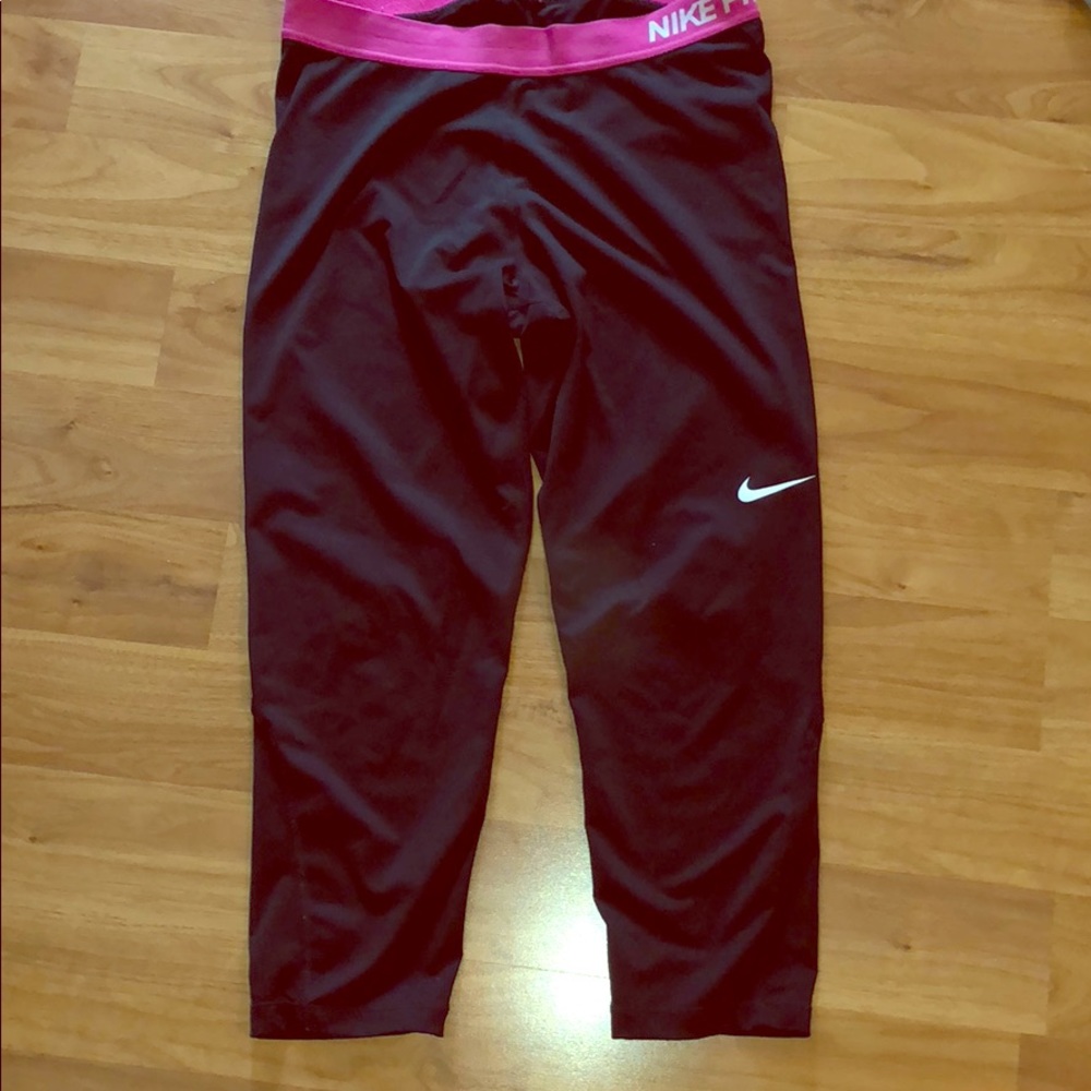 Nike pro capris